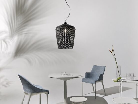 fait en sorte que l'étagère est noir et non blanche
