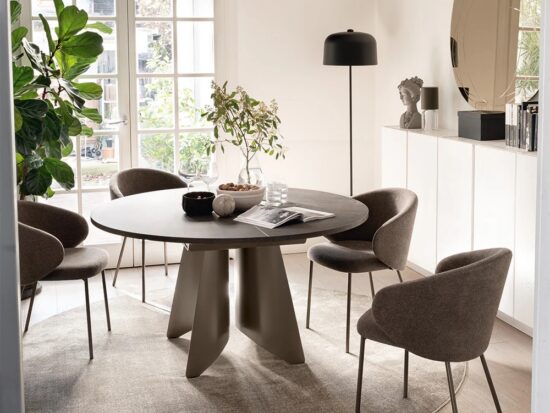 Table Oiron par Connubia Mariette Clermont Meuble Laval